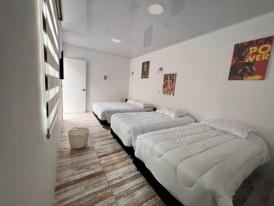 הוילה Nueva En San Antonio Cali, La Casa De Tona מראה חיצוני תמונה