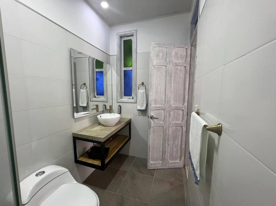 הוילה Nueva En San Antonio Cali, La Casa De Tona מראה חיצוני תמונה